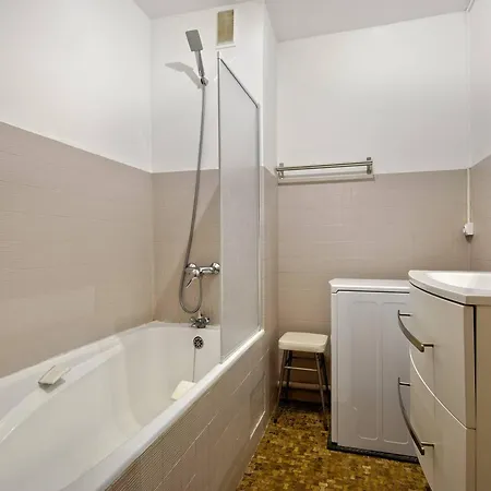 Pereire - T2 Front De Avec Balcon Et Parking - Fr-1-433-26 Apartman *