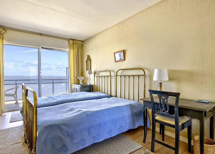 Pereire - T2 Front De Avec Balcon Et Parking - Fr-1-433-26 *